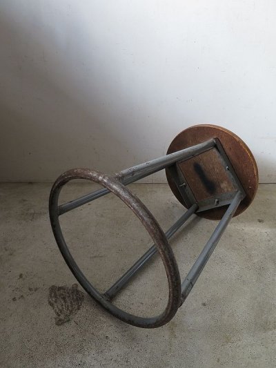画像1: 鉄脚丸椅子(A)