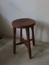 画像1: 脚にデザインのある丸椅子 (1)