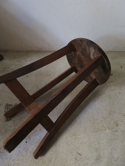 画像2: 裾広がりの丸椅子