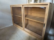 画像5: 木枠ガラスの2段収納食器棚 (5)