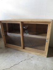 画像9: 木枠ガラスの2段収納食器棚 (9)