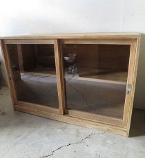 画像1: 木枠ガラスの2段収納食器棚 (1)