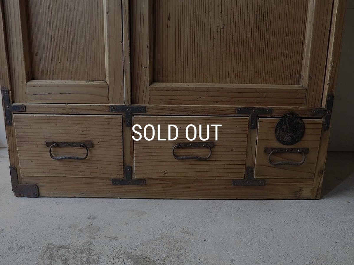 画像4: けんどん扉の収納棚 (4)