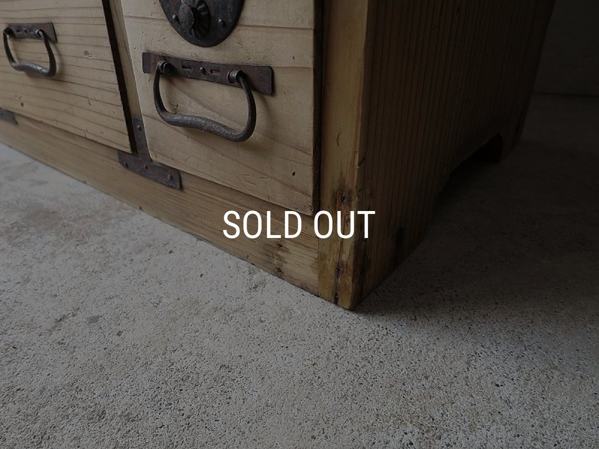 画像8: けんどん扉の収納棚 (8)