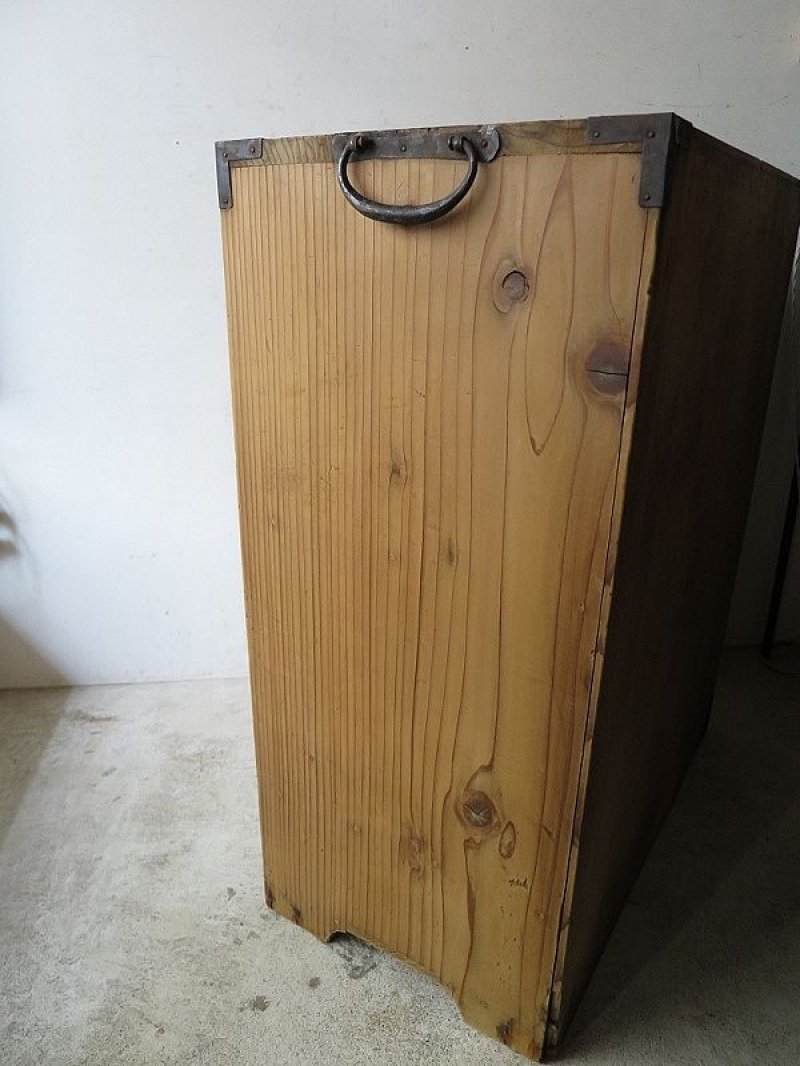 画像1: けんどん扉の収納棚