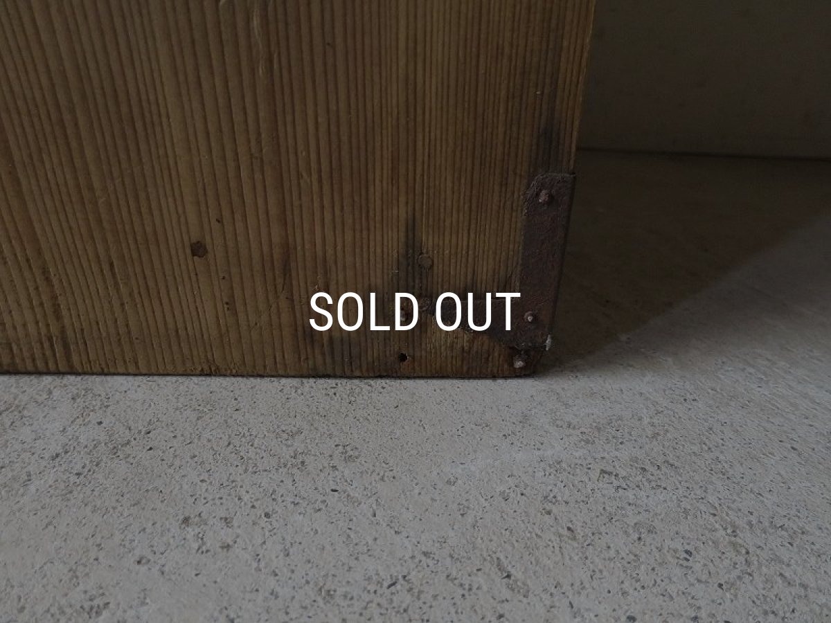 画像11: けんどん扉の収納棚 (11)