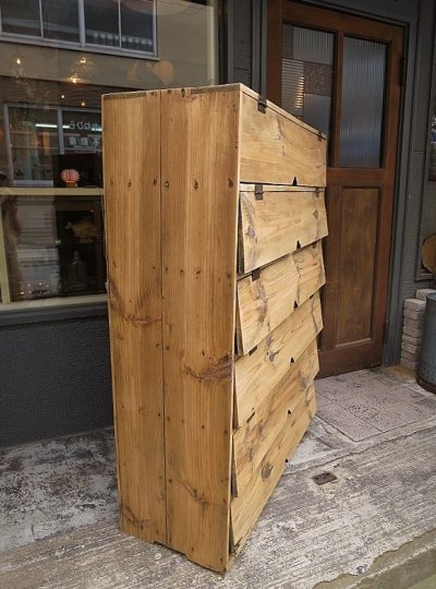 画像1: 木味の良いパタパタ扉の6段収納棚
