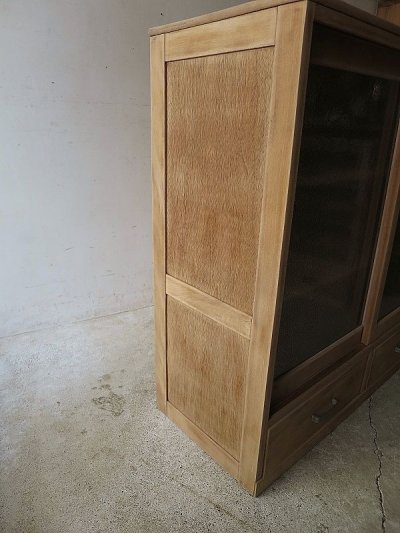 画像1: 古い木肌の良いダイヤガラス戸の食器棚