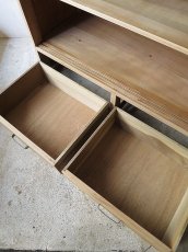 画像9: 古い木肌の良いダイヤガラス戸の食器棚 (9)