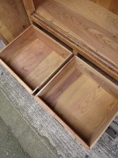 画像10: 木枠ガラス戸の引き出し付き食器棚 (10)