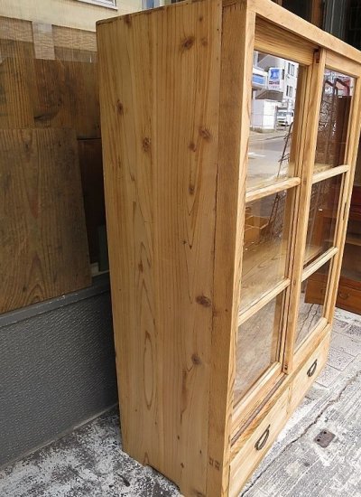 画像1: 木枠ガラス戸の引き出し付き食器棚