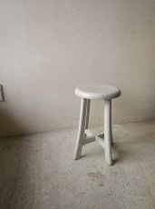 画像2: 裾広がりの白色のスツール（1） (2)