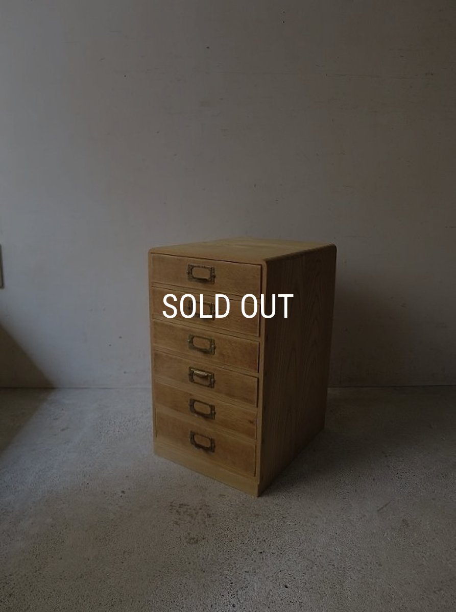 撮影時に下から3段目の引き出しを上下逆さまにして撮影してしまいました