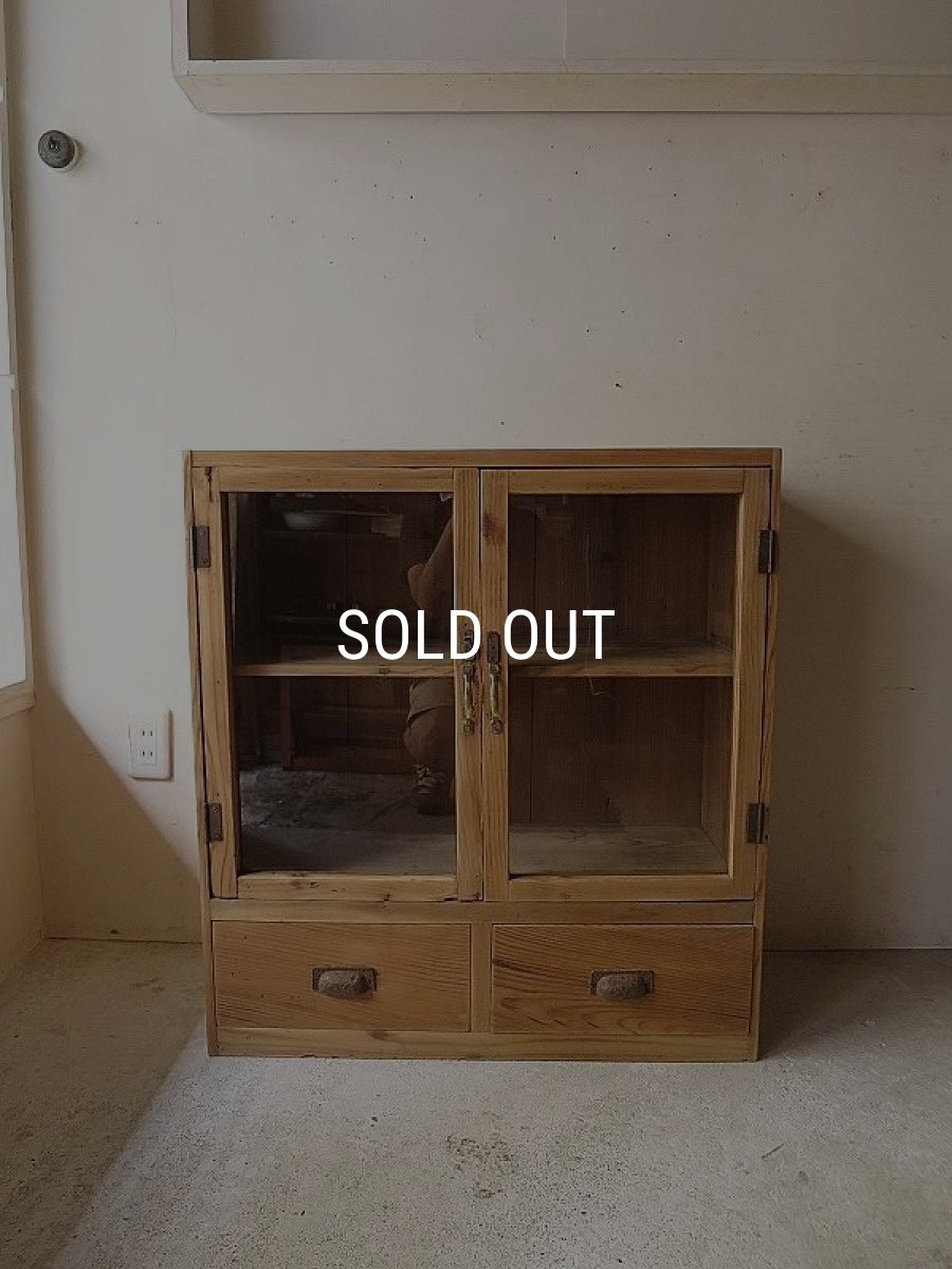 画像2: 観音扉の引き出し付き収納棚 (2)