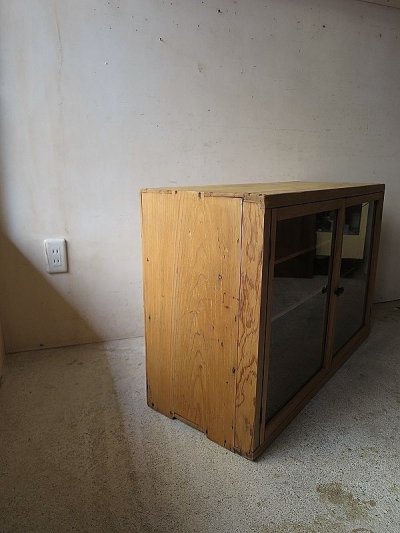 画像1: 観音扉の収納棚