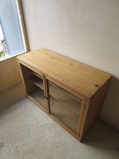 画像10: 観音扉の収納棚 (10)