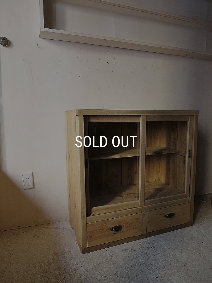 画像2: 木肌の良い引き出し2杯付き食器棚 (2)