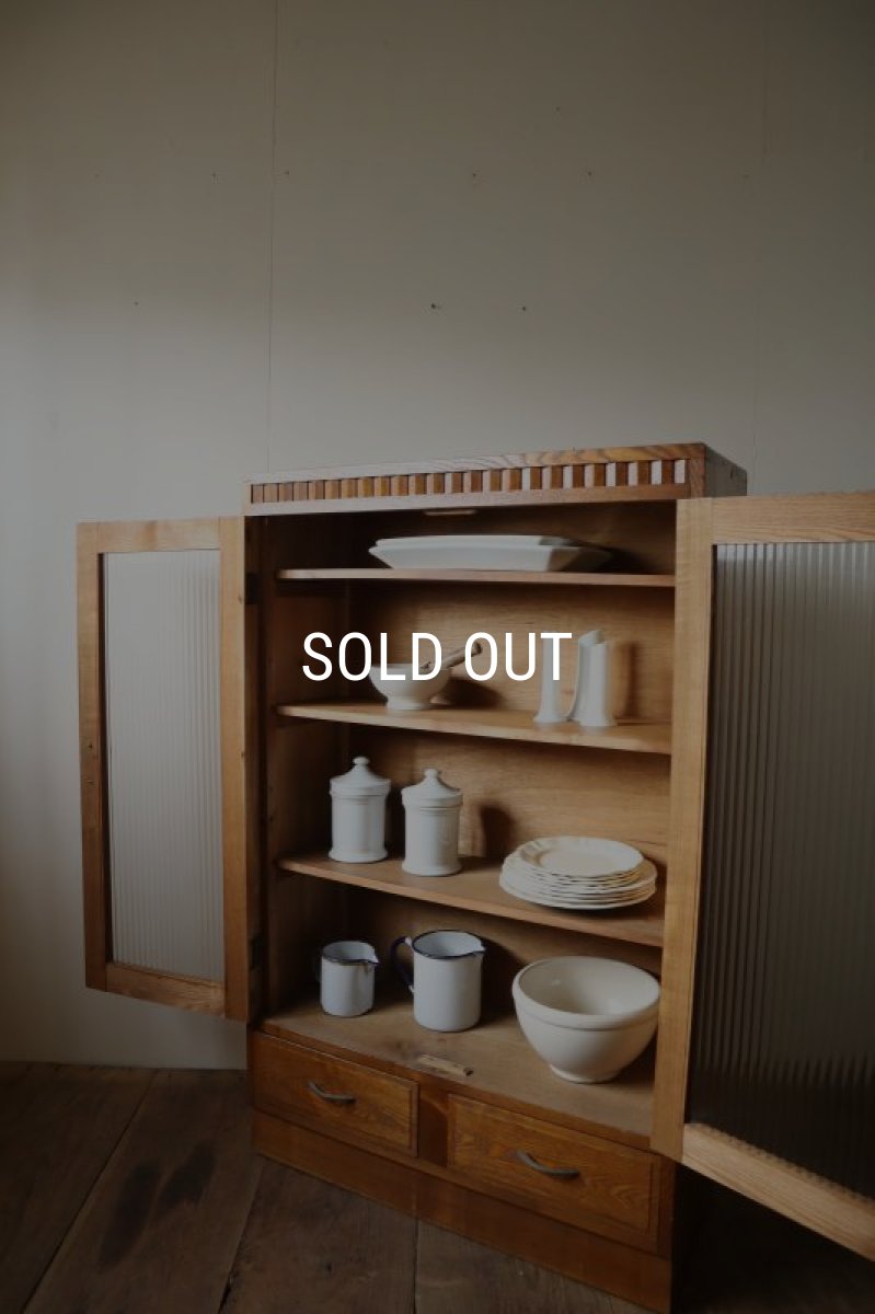 画像9: 観音扉の引き出し付き収納棚 (9)