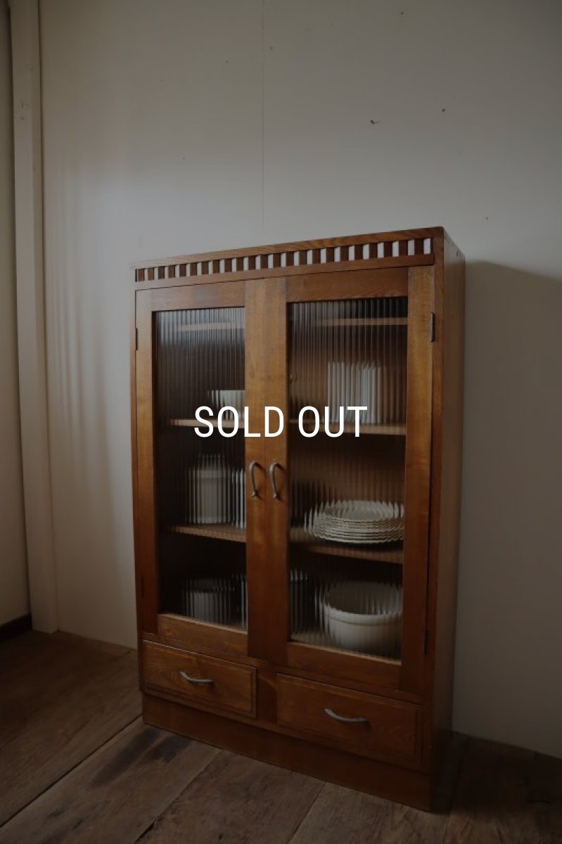 画像2: 観音扉の引き出し付き収納棚 (2)