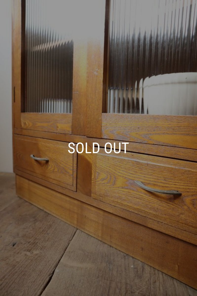 画像8: 観音扉の引き出し付き収納棚 (8)