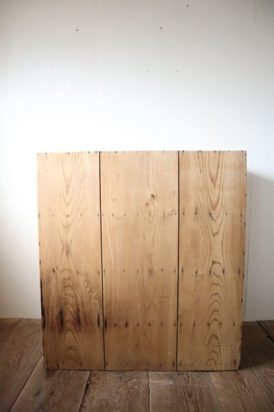 画像2: ナチュラルな木肌の食器棚