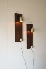 画像2: 古材と真鍮パーツの壁掛けライト (2)
