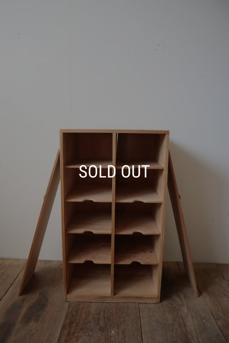 画像7: けんどん扉のマス目棚 (7)