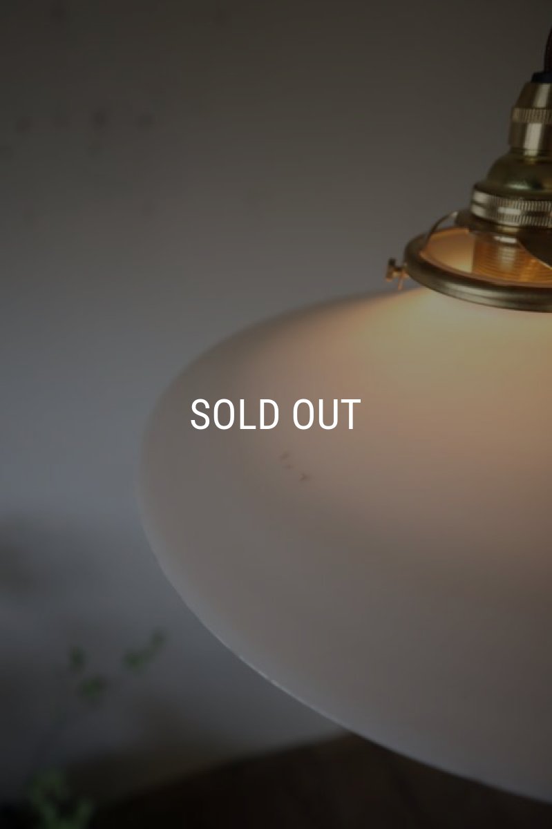 画像10: 乳白ガラスのペンダントライト (10)