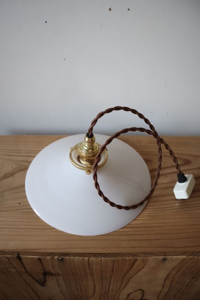 画像1: 乳白ガラスのペンダントライト