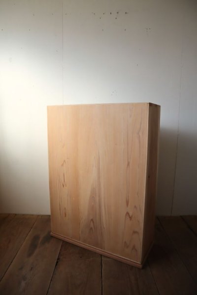 画像2: シンプルな収納戸棚