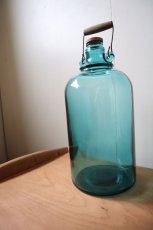 画像4: 持ち手付きのガラスボトル (4)