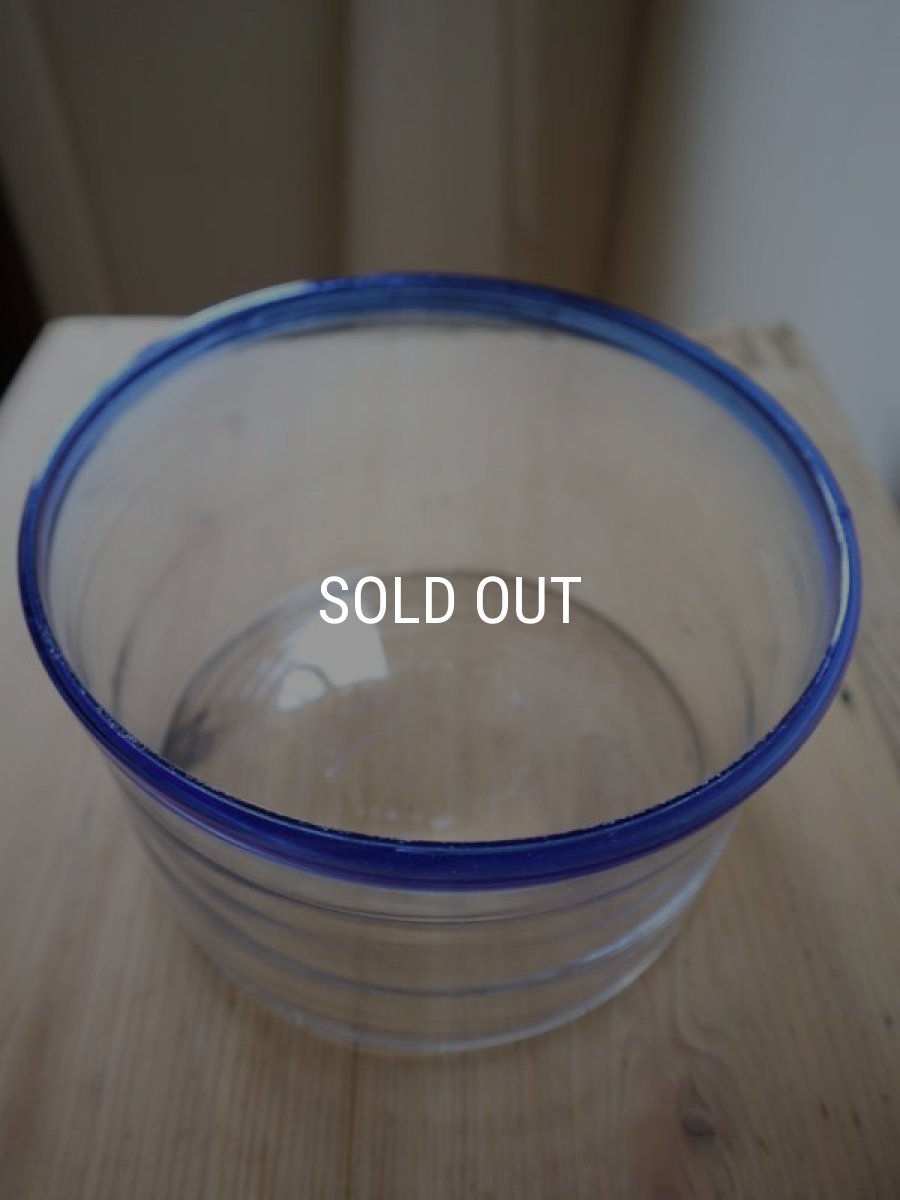 画像7: 縁の青い水槽 (7)