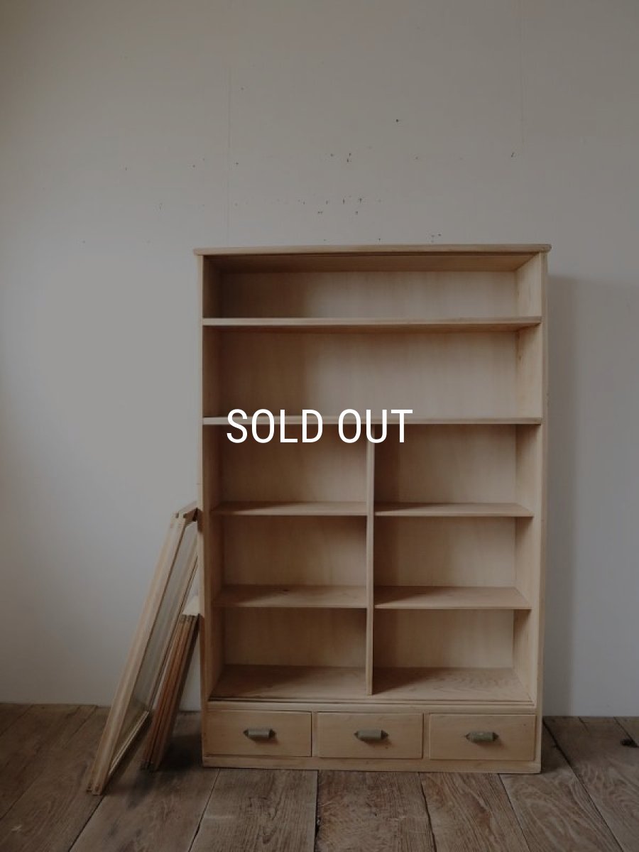 画像21: 引き出し付きマス目の収納棚 (21)