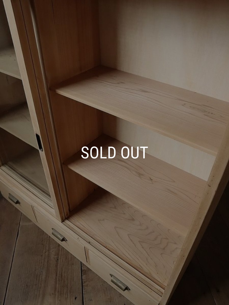 画像26: 引き出し付きマス目の収納棚 (26)