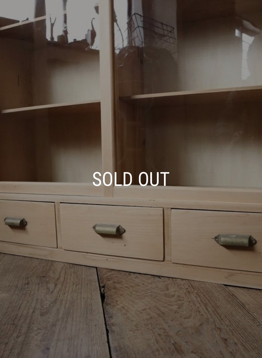 画像18: 引き出し付きマス目の収納棚 (18)