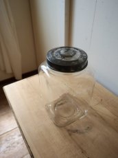 画像5: ブリキの蓋つきガラス容器 (5)