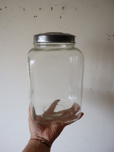 画像3: ブリキの蓋つきガラス容器