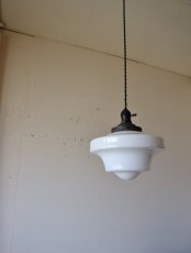 画像11: No.9　カタチの綺麗な乳白シェードの吊り下げライト (11)
