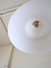 画像14: No.53　円盤型乳白ガラスのペンダントライト (14)