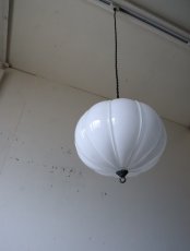 画像16: No.75 雪洞型乳白ガラスのペンダントライト (16)