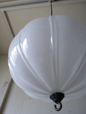 画像17: No.75 雪洞型乳白ガラスのペンダントライト (17)