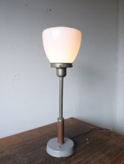 画像2: No.104　乳白ガラスのグローブ付きスタンドライト (2)