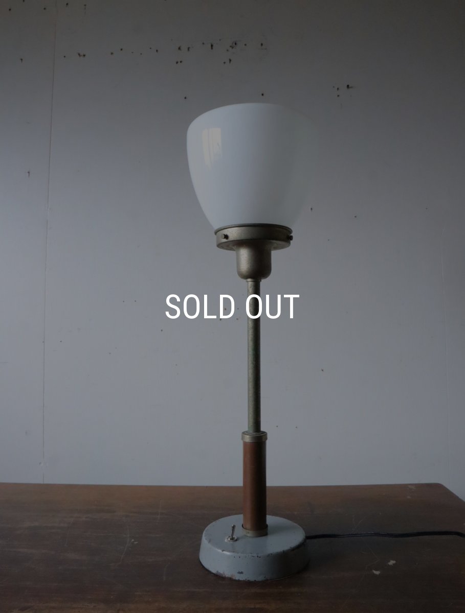 画像8: No.104　乳白ガラスのグローブ付きスタンドライト (8)