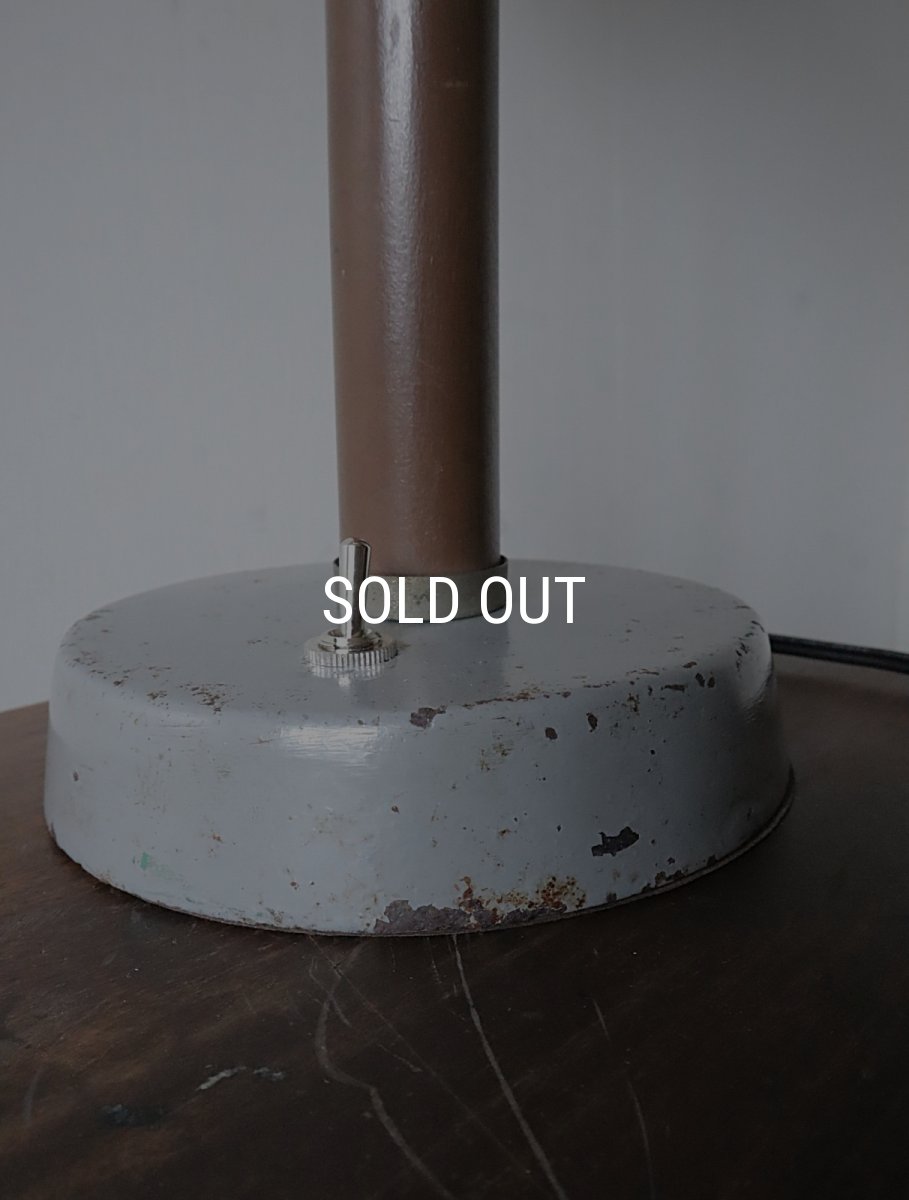 画像20: No.104　乳白ガラスのグローブ付きスタンドライト (20)