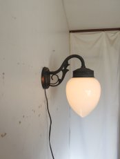 画像4: No.158　しずく型乳白ガラスのブラケットライト (4)