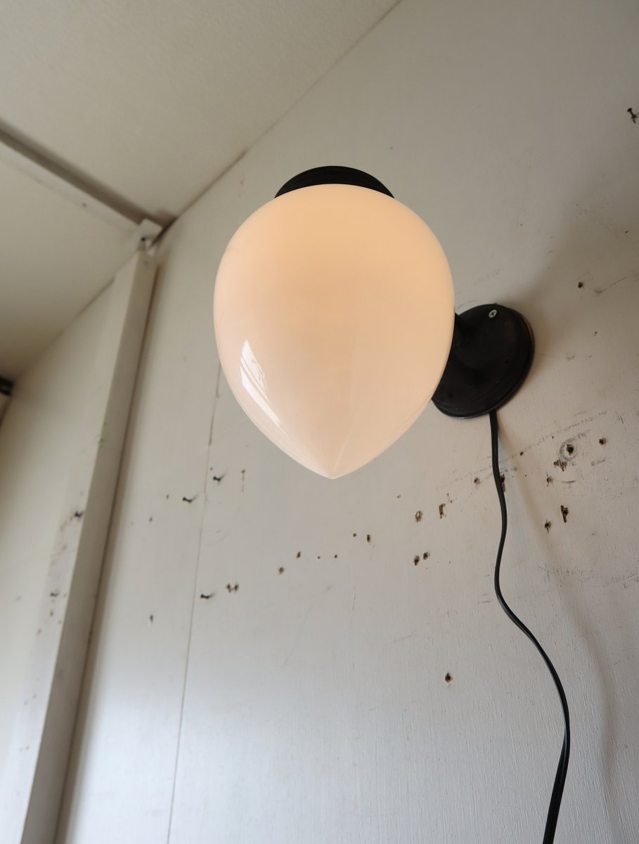 画像9: No.158　しずく型乳白ガラスのブラケットライト (9)