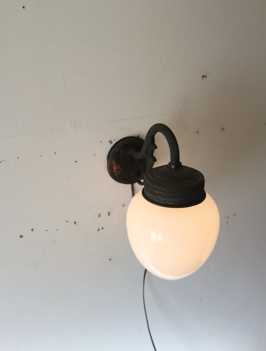 画像7: No.158　しずく型乳白ガラスのブラケットライト (7)