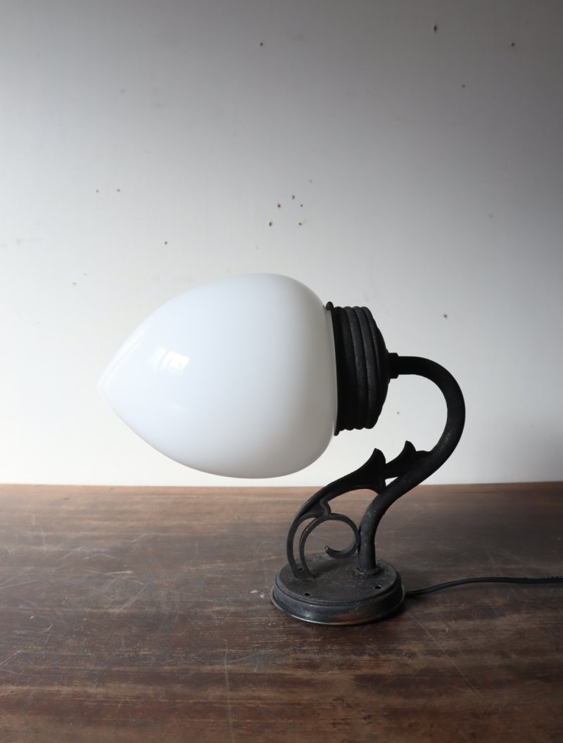 画像1: No.158　しずく型乳白ガラスのブラケットライト