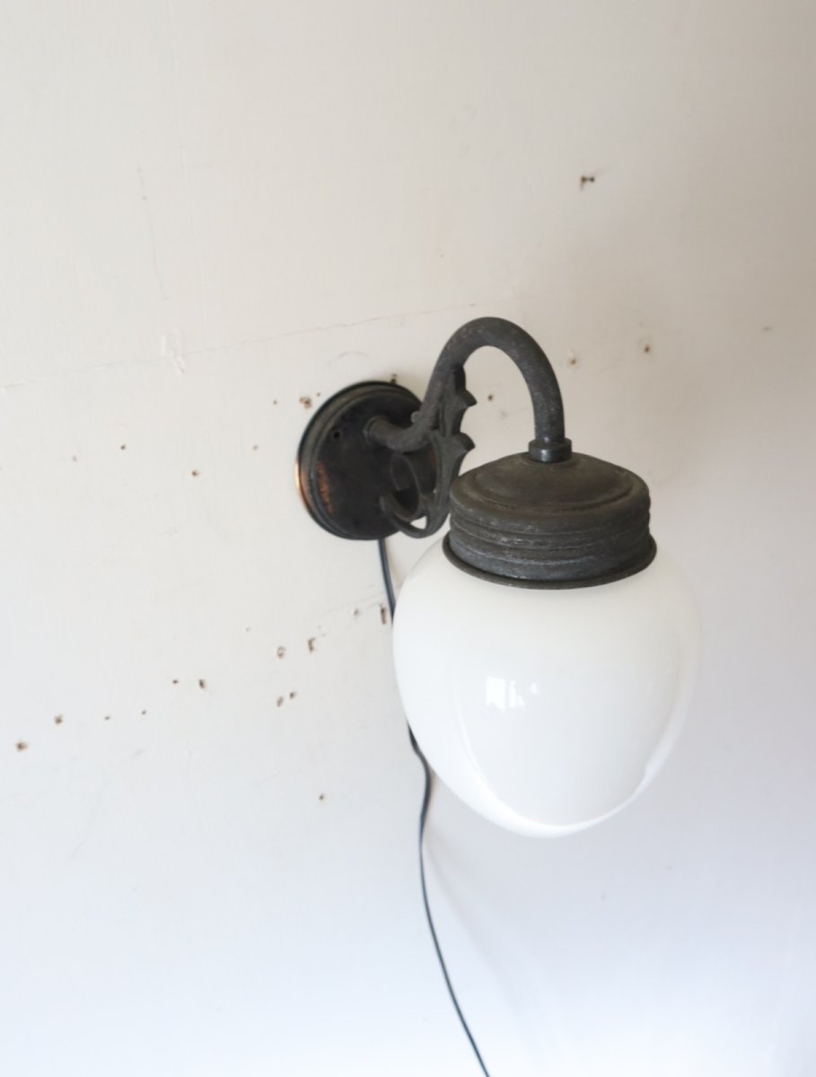 画像18: No.158　しずく型乳白ガラスのブラケットライト (18)