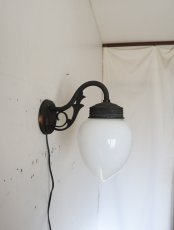 画像15: No.158　しずく型乳白ガラスのブラケットライト (15)